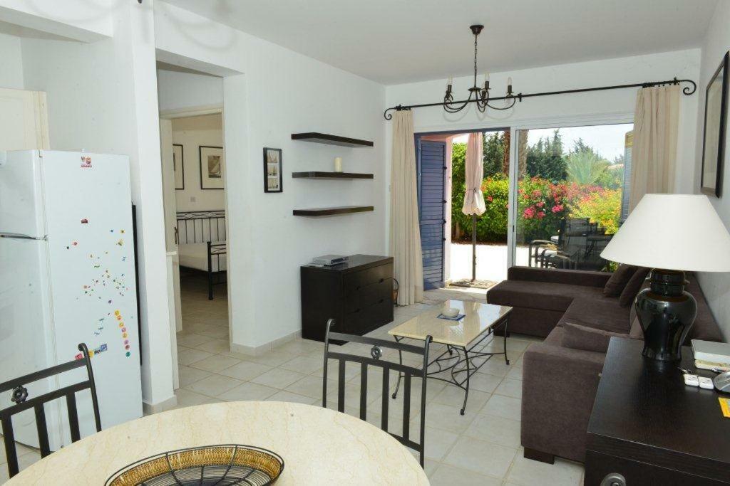 Sunny Garden Apartment Paphos Eksteriør bilde